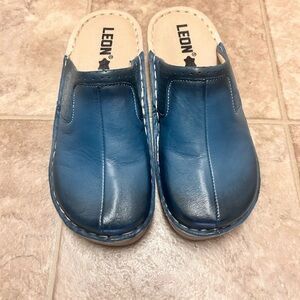 Leon Leather European ClogsSize 8.5Blue Designed for Comfort and Support